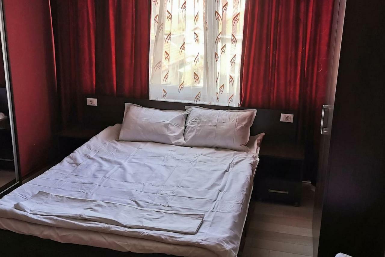 Luxury Apartment With Two Bedrooms And Large Living Room, 100 Square Meters, City Center ออราแด ภายนอก รูปภาพ