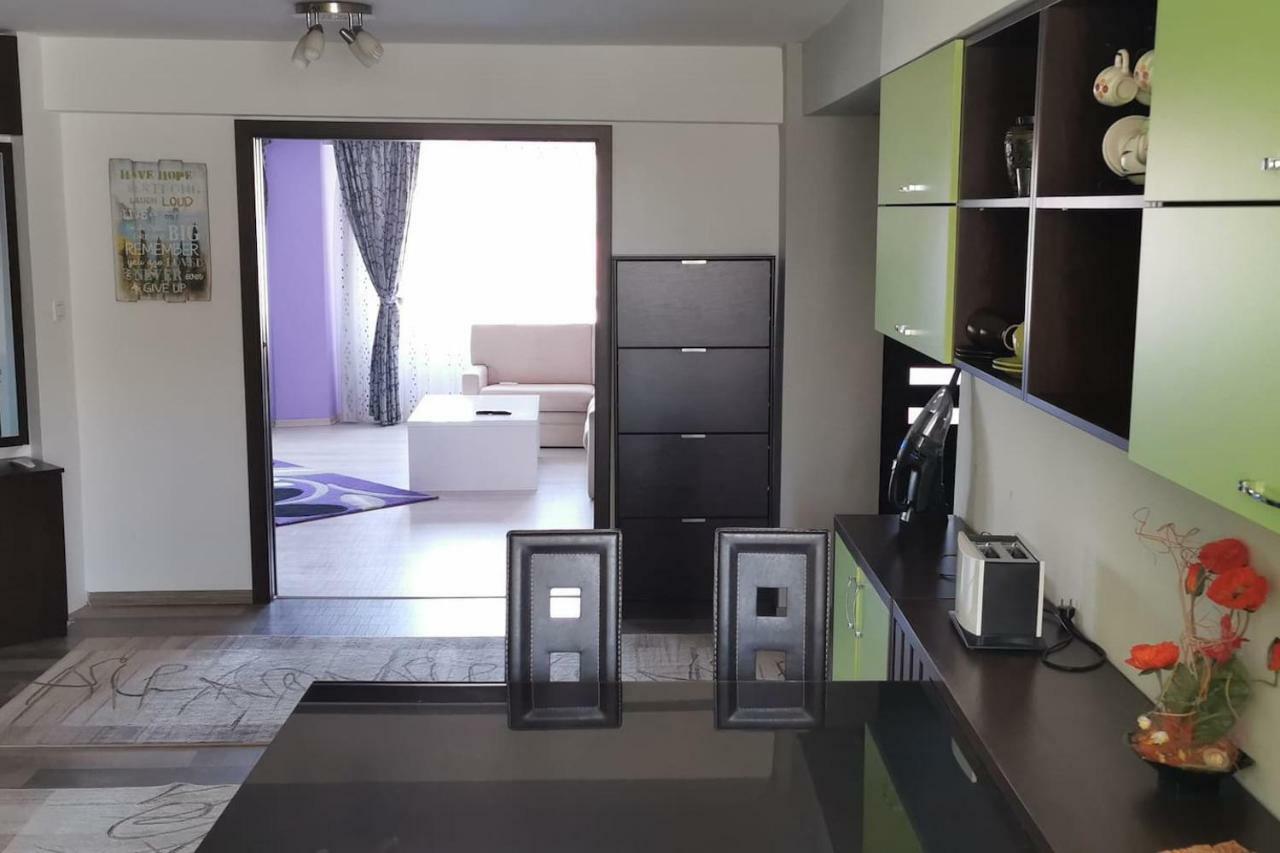 Luxury Apartment With Two Bedrooms And Large Living Room, 100 Square Meters, City Center ออราแด ภายนอก รูปภาพ
