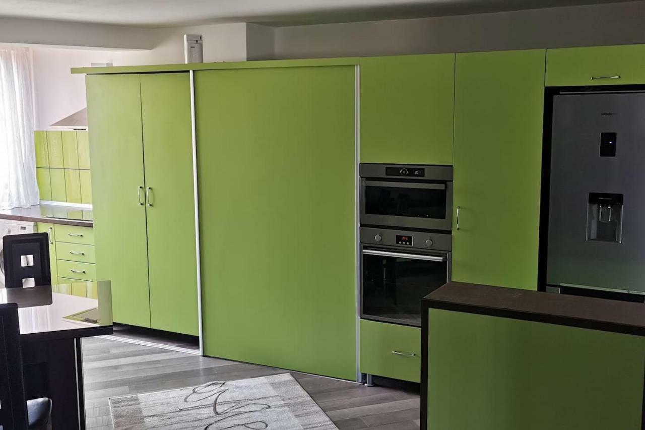 Luxury Apartment With Two Bedrooms And Large Living Room, 100 Square Meters, City Center ออราแด ภายนอก รูปภาพ