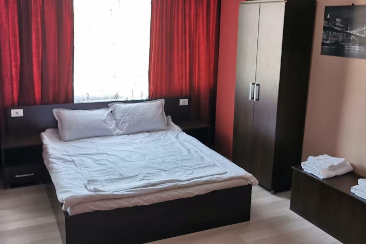 Luxury Apartment With Two Bedrooms And Large Living Room, 100 Square Meters, City Center ออราแด ภายนอก รูปภาพ